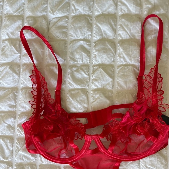 Bluebella Red Sabina lace suit NWOT - Picture 5 of 14